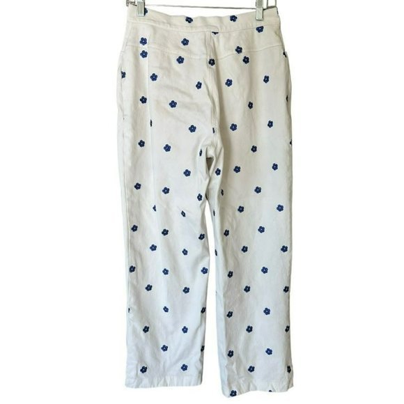 St. John Sport Cropped White‎ Blue Flower Embroidered Pants Womens 8 *Stains* - Picture 4 of 5